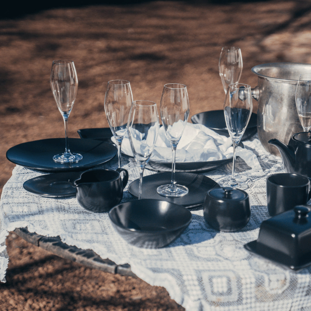 JAN FLAT IRREGULAR DINNER PLATE BLACK