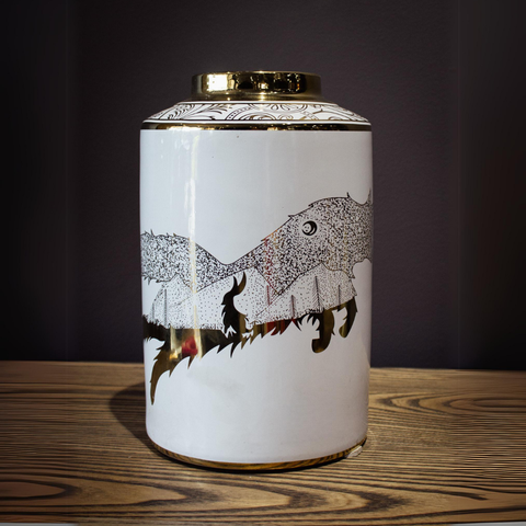 ROUND JAR WITH GOLD MED WOLF