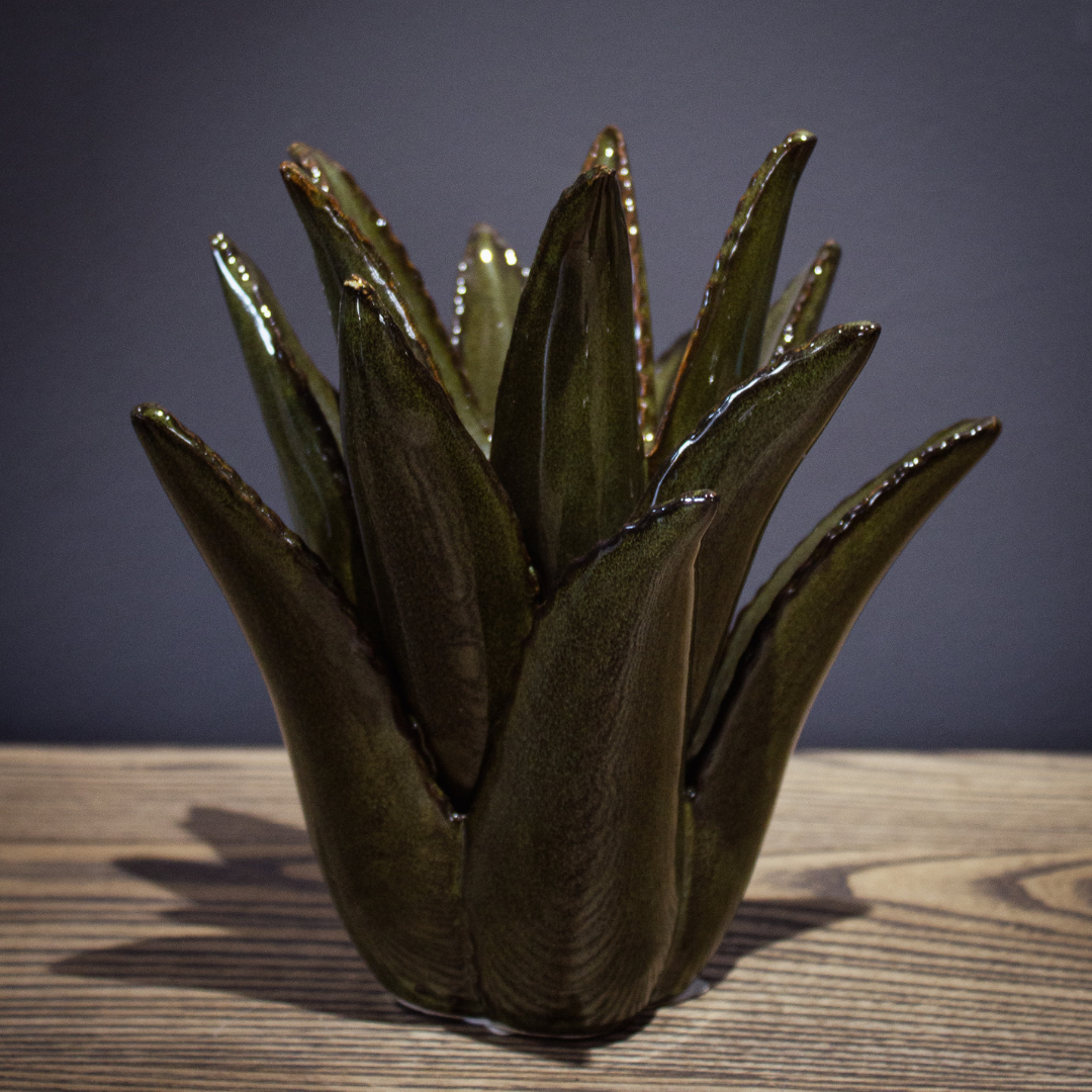 Y CERAMIC SPIKED ALOE GREEN SMALL